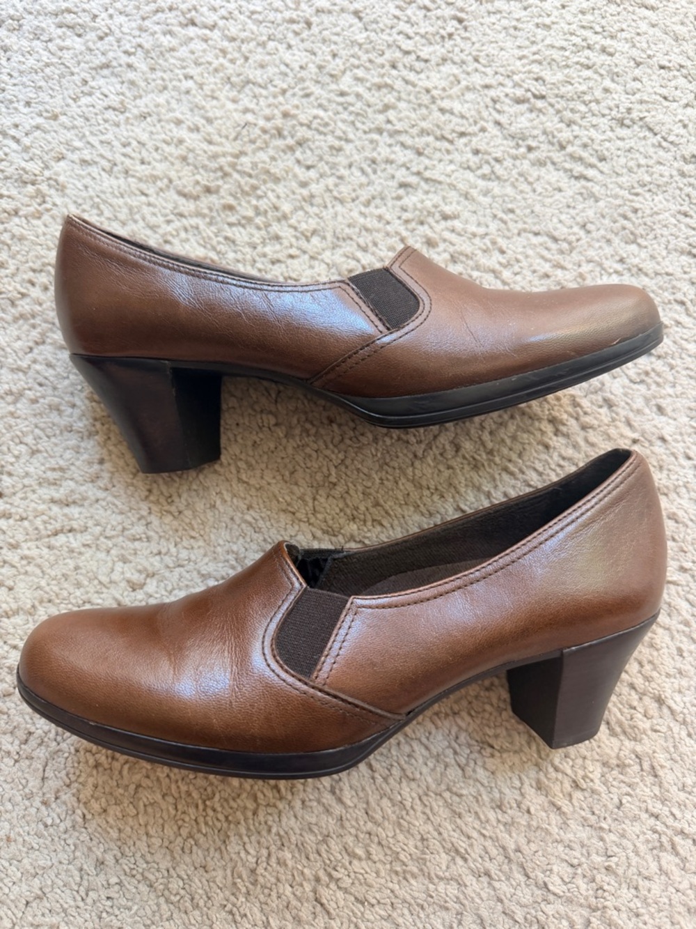 👡 Munro 👡 Brown Leather Mid-Heel Slip-On Pumps